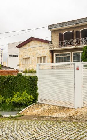Casa para alugar com 650m², 6 quartos e 10 vagas Casa para alugar com 650m², 6 quartos e 10 vagasFachada
