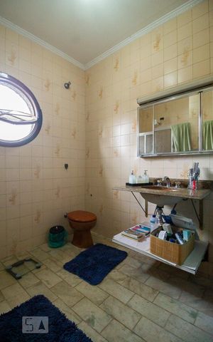 Casa para alugar com 650m², 6 quartos e 10 vagas Casa para alugar com 650m², 6 quartos e 10 vagasBanheiro da Suíte 3