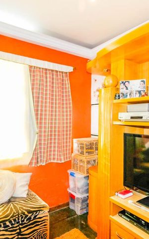 Casa à venda com 215m², 3 quartos e 4 vagas Casa à venda com 215m², 3 quartos e 4 vagasSala de TV