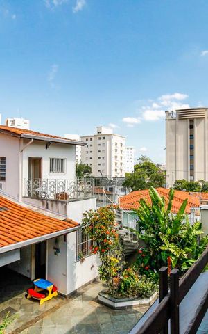Casa à venda com 215m², 3 quartos e 4 vagas Casa à venda com 215m², 3 quartos e 4 vagasVaranda Suíte