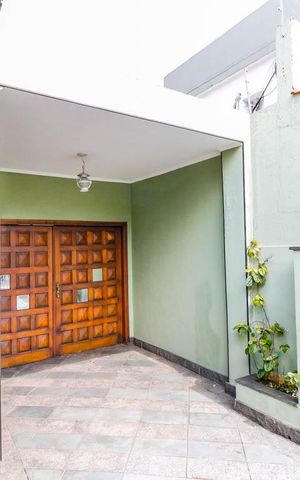Casa à venda com 215m², 3 quartos e 4 vagas Casa à venda com 215m², 3 quartos e 4 vagasGaragem