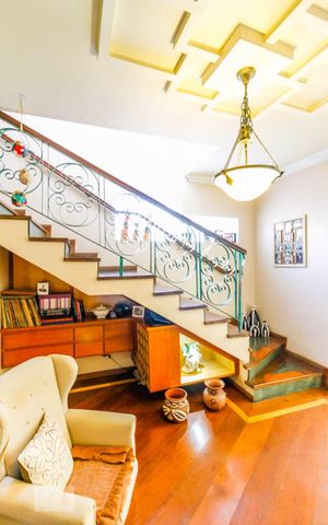 Casa à venda com 215m², 3 quartos e 4 vagas Casa à venda com 215m², 3 quartos e 4 vagasHall