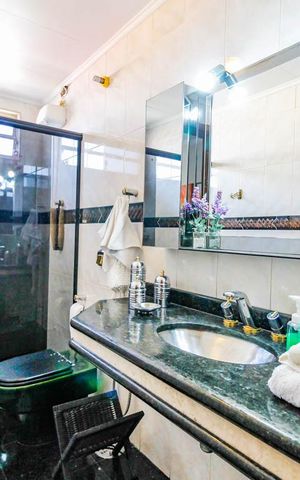 Casa à venda com 215m², 3 quartos e 4 vagas Casa à venda com 215m², 3 quartos e 4 vagasBanheiro
