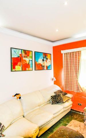 Casa à venda com 215m², 3 quartos e 4 vagas Casa à venda com 215m², 3 quartos e 4 vagasSala de TV
