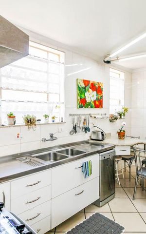 Casa à venda com 215m², 3 quartos e 4 vagas Casa à venda com 215m², 3 quartos e 4 vagasCozinha