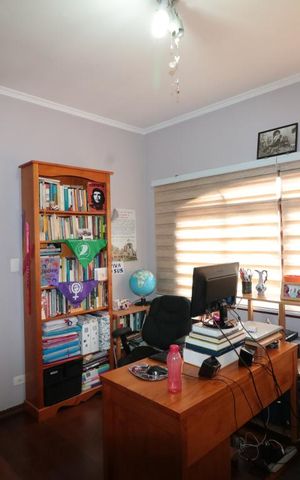 Casa à venda com 240m², 3 quartos e 2 vagasEscritorio