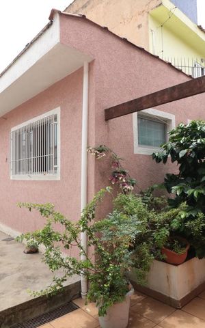 Casa à venda com 240m², 3 quartos e 2 vagasCasa 2 - fundos