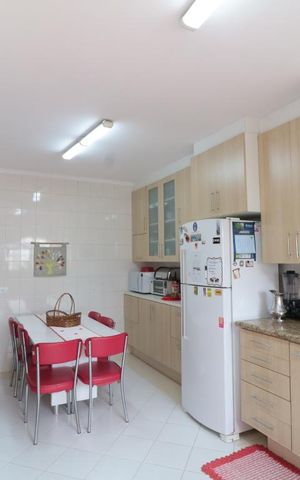 Casa à venda com 240m², 3 quartos e 2 vagasCozinha