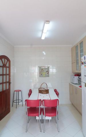 Casa à venda com 240m², 3 quartos e 2 vagasCozinha