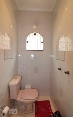Casa à venda com 240m², 3 quartos e 2 vagasLavabo