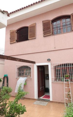 Casa à venda com 240m², 3 quartos e 2 vagasFachada - fundo