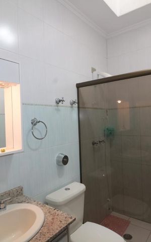 Casa à venda com 240m², 3 quartos e 2 vagasBanheiro Social
