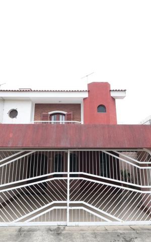 Casa à venda com 240m², 3 quartos e 2 vagasFachada