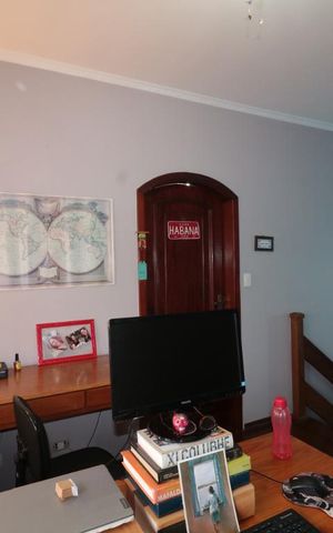 Casa à venda com 240m², 3 quartos e 2 vagasEscritorio