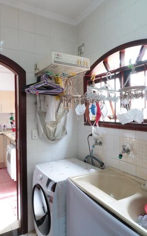 Casa à venda com 240m², 3 quartos e 2 vagasArea de Serviço