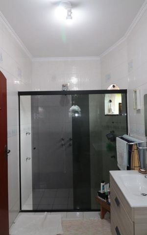 Casa à venda com 240m², 3 quartos e 2 vagasBanheiro da Suite 1