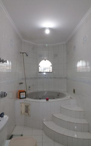 Casa à venda com 240m², 3 quartos e 2 vagasBanheiro da Suite 1