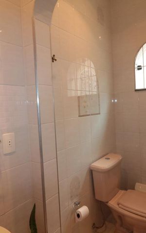 Casa à venda com 240m², 3 quartos e 2 vagasLavabo