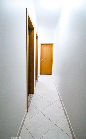 Casa à venda com 150m², 4 quartos e 2 vagascorredor acesso quartos