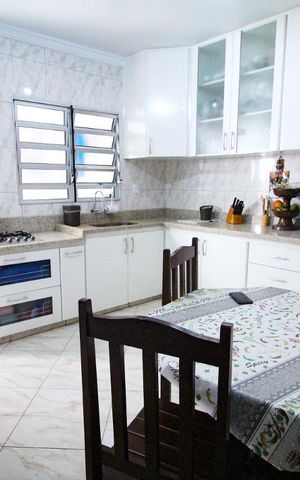 Casa à venda com 150m², 4 quartos e 2 vagascozinha