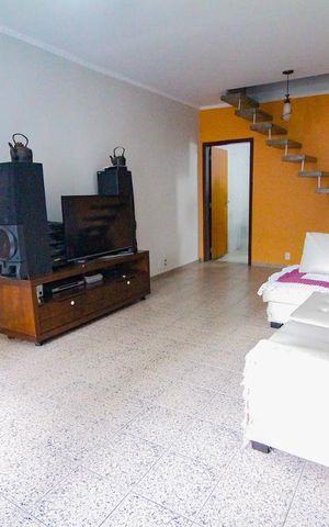 Casa à venda com 150m², 4 quartos e 2 vagassala