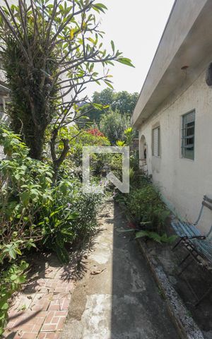 Casa à venda com 303m², 3 quartos e sem vaga Casa à venda com 303m², 3 quartos e sem vagaCorredor externo
