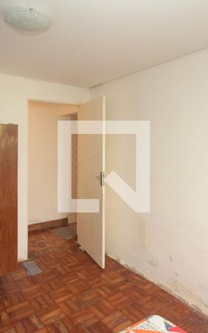 Casa à venda com 303m², 3 quartos e sem vaga Casa à venda com 303m², 3 quartos e sem vagaQuarto