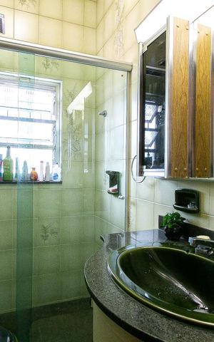 Casa à venda com 195m², 4 quartos e 2 vagas Casa à venda com 195m², 4 quartos e 2 vagasBanheiro Social