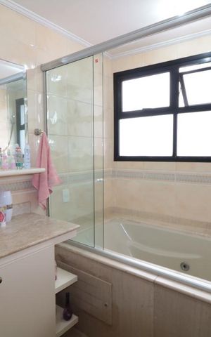 Apartamento à venda com 185m², 4 quartos e 3 vagasBanheiro da Suíte 1
