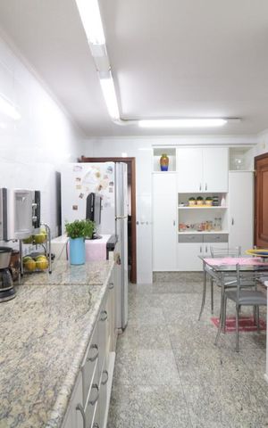 Apartamento à venda com 185m², 4 quartos e 3 vagasCozinha