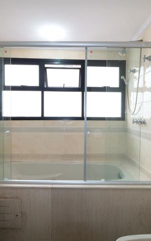 Apartamento à venda com 185m², 4 quartos e 3 vagasBanheiro da Suíte 1
