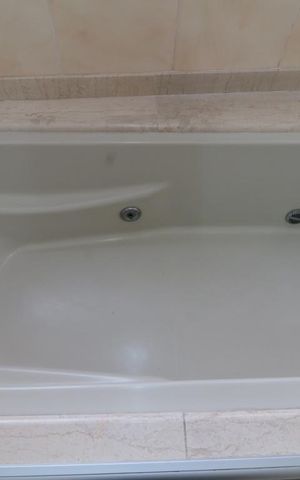 Apartamento à venda com 185m², 4 quartos e 3 vagasBanheiro da Suíte 1- banheira