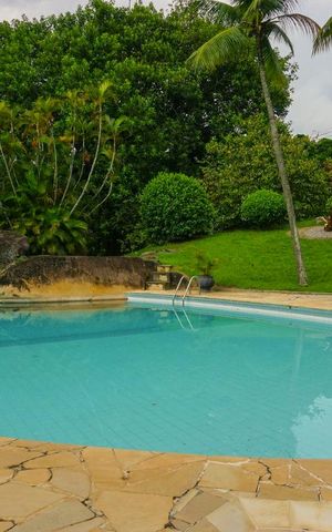 Casa de condomínio à venda com 366m², 5 quartos e 4 vagas Casa de condomínio à venda com 366m², 5 quartos e 4 vagasÁrea comum - Piscina
