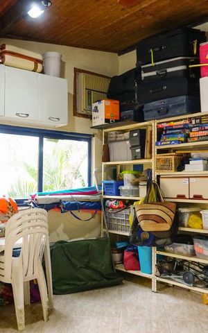 Casa de condomínio à venda com 366m², 5 quartos e 4 vagas Casa de condomínio à venda com 366m², 5 quartos e 4 vagasAlmoxarifado