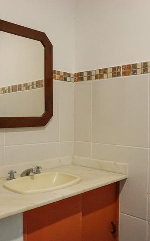 Casa de condomínio à venda com 366m², 5 quartos e 4 vagas Casa de condomínio à venda com 366m², 5 quartos e 4 vagasBanheiro Social 2