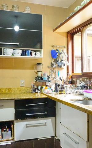 Casa de condomínio à venda com 366m², 5 quartos e 4 vagas Casa de condomínio à venda com 366m², 5 quartos e 4 vagasCozinha