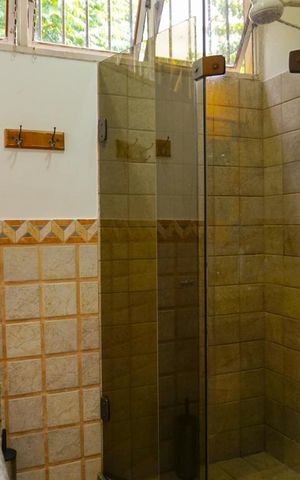 Casa de condomínio à venda com 366m², 5 quartos e 4 vagas Casa de condomínio à venda com 366m², 5 quartos e 4 vagasBanheiro Social