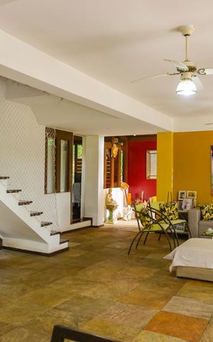 Casa de condomínio à venda com 366m², 5 quartos e 4 vagas Casa de condomínio à venda com 366m², 5 quartos e 4 vagasSala