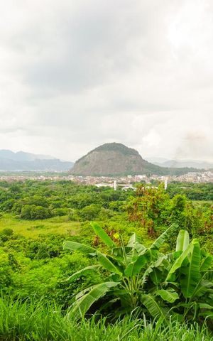 Casa de condomínio à venda com 366m², 5 quartos e 4 vagas Casa de condomínio à venda com 366m², 5 quartos e 4 vagasVista da Área Comum