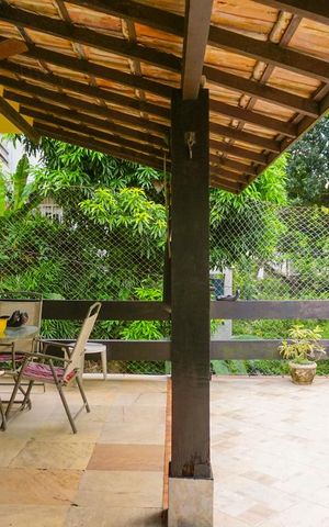 Casa de condomínio à venda com 366m², 5 quartos e 4 vagas Casa de condomínio à venda com 366m², 5 quartos e 4 vagasVaranda da Sala