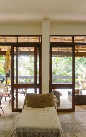 Casa de condomínio à venda com 366m², 5 quartos e 4 vagas Casa de condomínio à venda com 366m², 5 quartos e 4 vagasSala