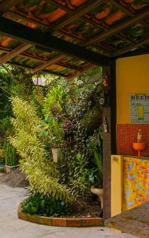 Casa de condomínio à venda com 366m², 5 quartos e 4 vagas Casa de condomínio à venda com 366m², 5 quartos e 4 vagasÁrea Externa