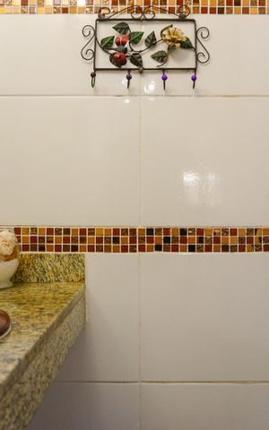 Casa de condomínio à venda com 366m², 5 quartos e 4 vagas Casa de condomínio à venda com 366m², 5 quartos e 4 vagasLavabo