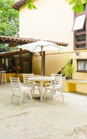 Casa de condomínio à venda com 366m², 5 quartos e 4 vagas Casa de condomínio à venda com 366m², 5 quartos e 4 vagasÁrea Externa