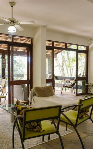 Casa de condomínio à venda com 366m², 5 quartos e 4 vagas Casa de condomínio à venda com 366m², 5 quartos e 4 vagasSala