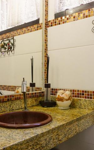 Casa de condomínio à venda com 366m², 5 quartos e 4 vagas Casa de condomínio à venda com 366m², 5 quartos e 4 vagasLavabo