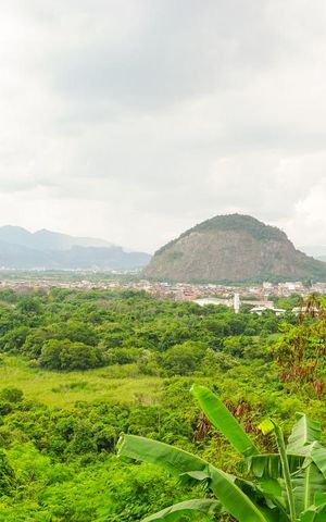 Casa de condomínio à venda com 366m², 5 quartos e 4 vagas Casa de condomínio à venda com 366m², 5 quartos e 4 vagasVista da Área Comum