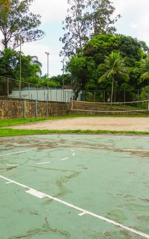 Casa de condomínio à venda com 366m², 5 quartos e 4 vagas Casa de condomínio à venda com 366m², 5 quartos e 4 vagasÁrea comum - Quadra Esportiva