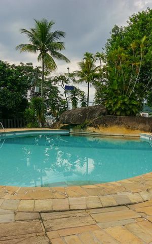 Casa de condomínio à venda com 366m², 5 quartos e 4 vagas Casa de condomínio à venda com 366m², 5 quartos e 4 vagasÁrea comum - Piscina