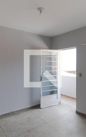 Casa para alugar com 90m², 3 quartos e 2 vagas Casa para alugar com 90m², 3 quartos e 2 vagasSala